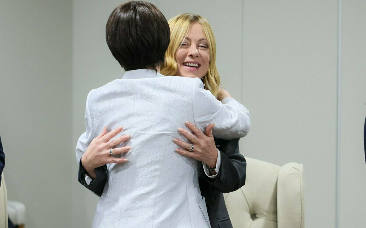 兩位女性領導人G20峰會相見歡!高市與梅洛尼擁抱回應 和李強沒互動