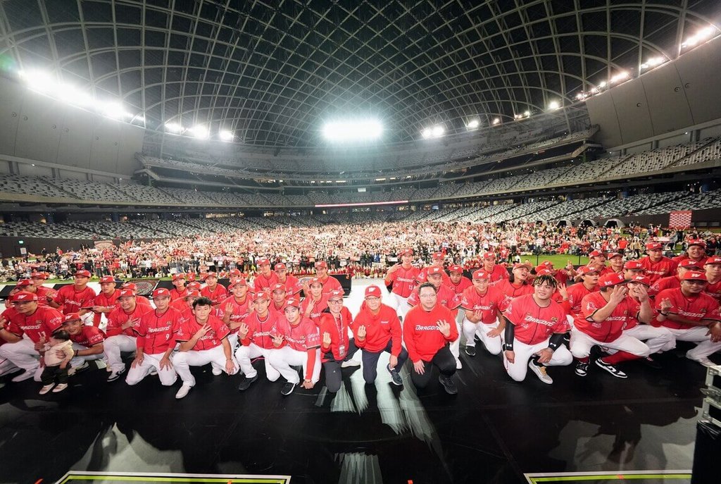 味全龍球迷感謝祭台北大巨蛋舉行 吸引近萬球迷同樂