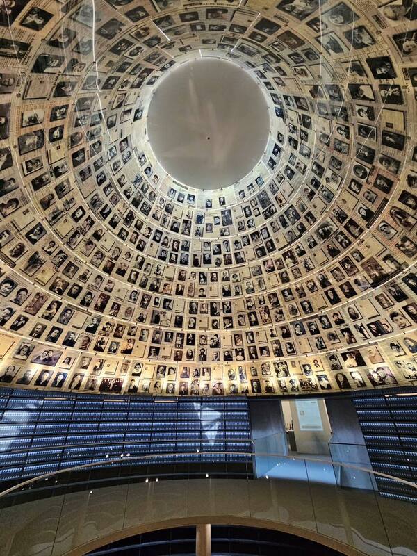  林右昌在以色列參訪猶太大屠殺紀念館（Yad Vashem）。 圖：翻攝自林右昌臉書 