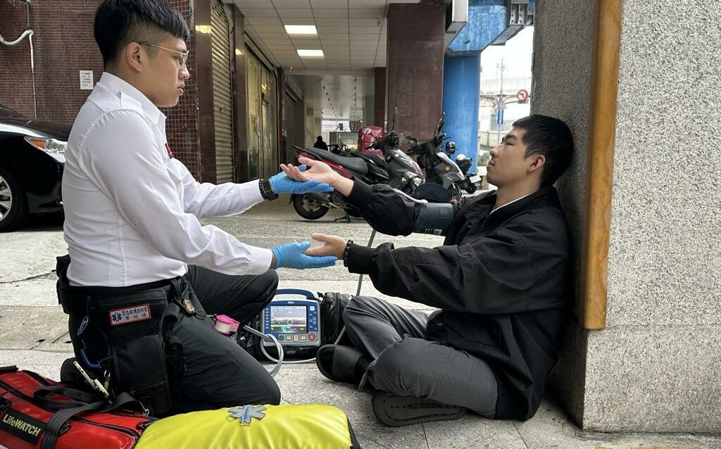 東北季風增強今晚降溫!北市消防局授「FAST」口訣 慎防腦中風