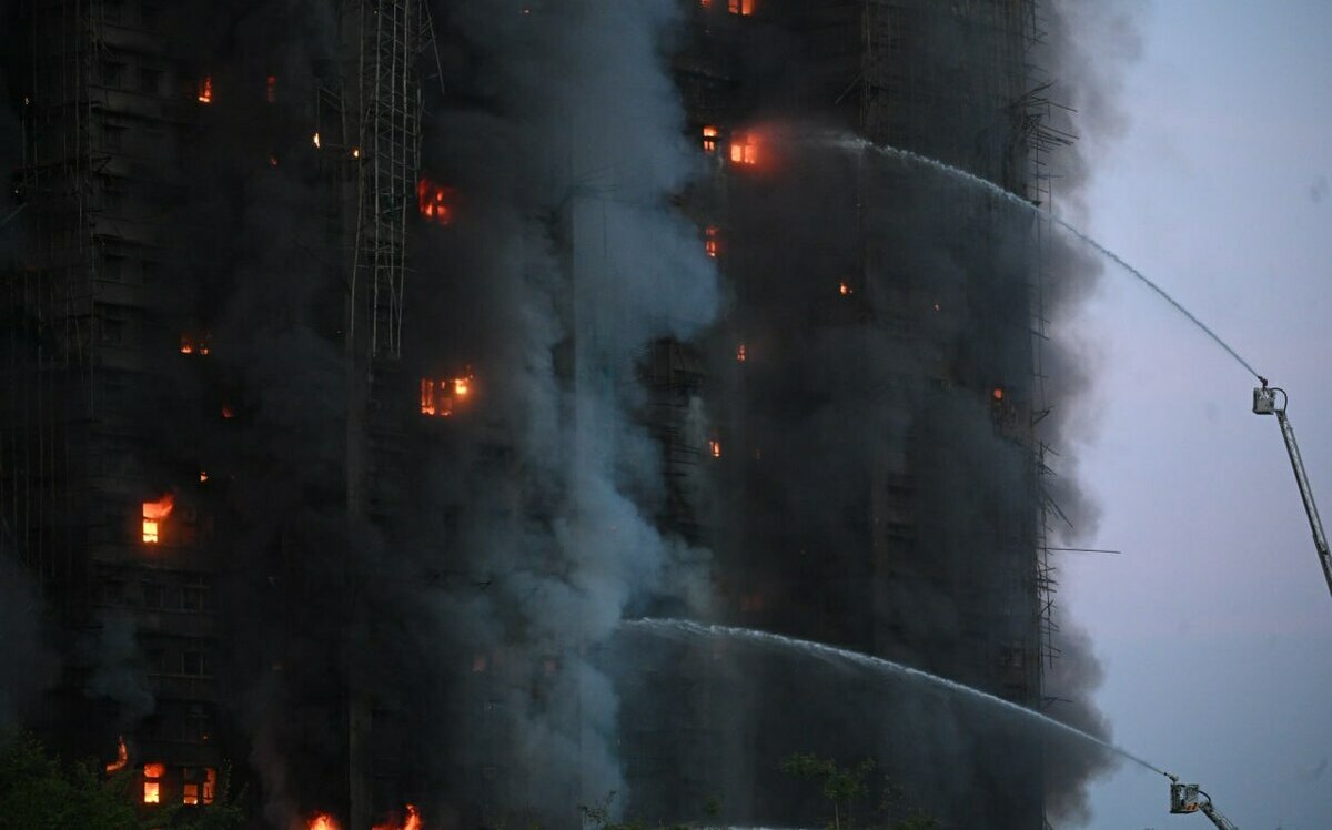(影)香港重大火警!延燒多棟大樓 傳多人受困、已知4死3傷、1消防員殉職