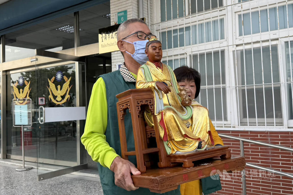 木雕大師神像作品遭竊 台南警逮3嫌尋回交還廟方