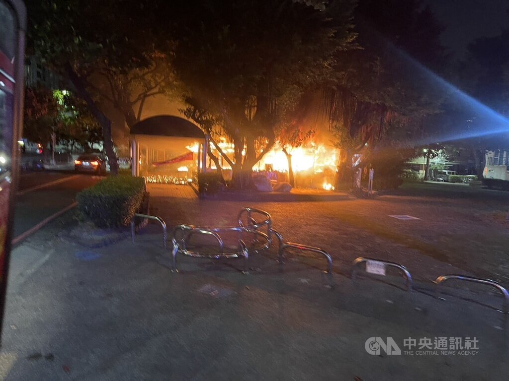 中市土地公廟神像燒毀 2少年點線香誤燒塑膠袋引燃