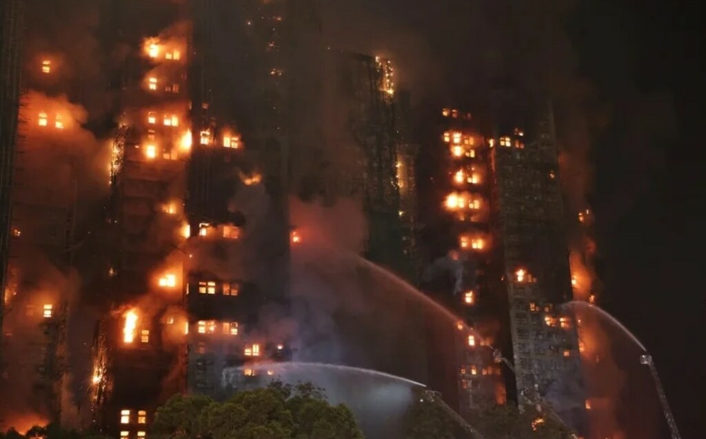 香港宏福苑大火146人死轉貼新聞被抓!港警拘捕前議員和災場義工