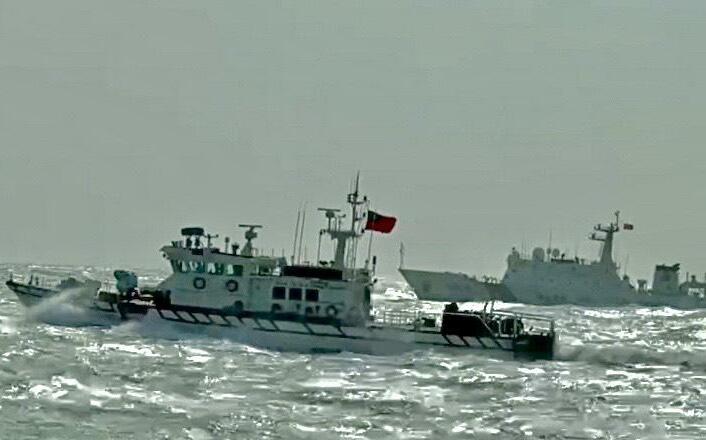中國海警4船侵入金門水域 海巡署巡防艇併航驅離
