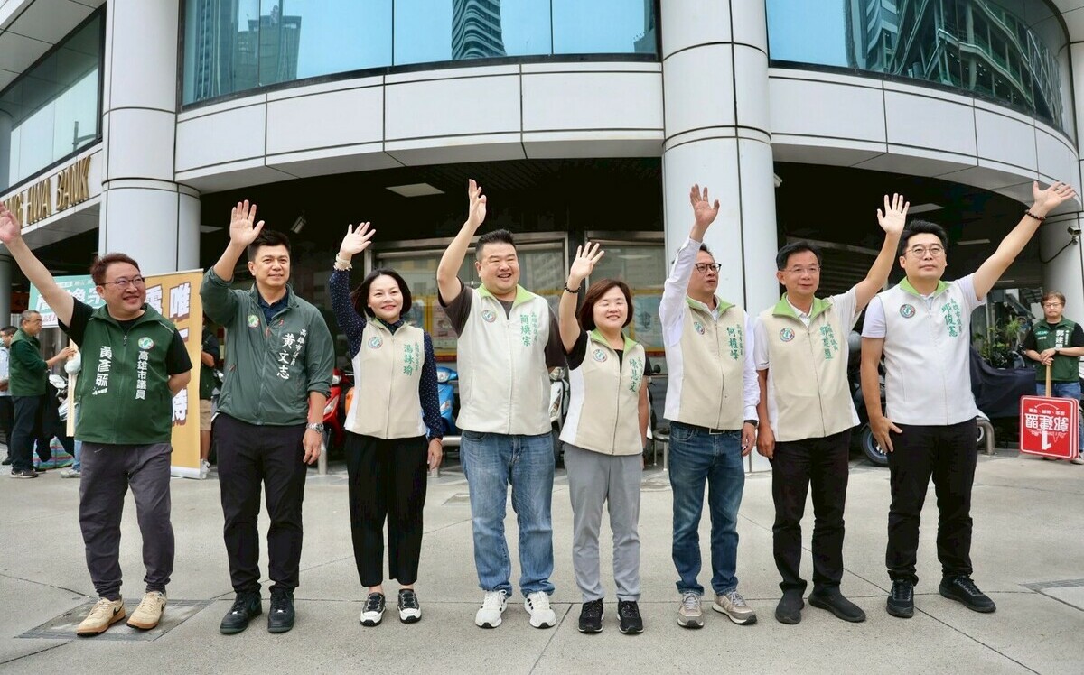 決戰2026倒數一年！ 「南方問政聯盟」重返街頭拜票