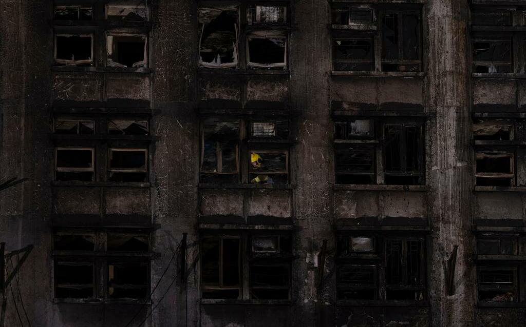 香港「宏福苑」大火增至 128 死  200人仍失聯！外牆「發泡膠板」成奪命元凶