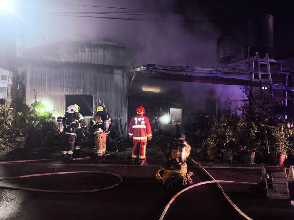 高雄大樹區汽車保養廠凌晨火警 負責人母親現場身亡