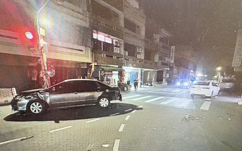 彰化員警半夜處理交通事故!慘遭酒駕男撞傷送醫