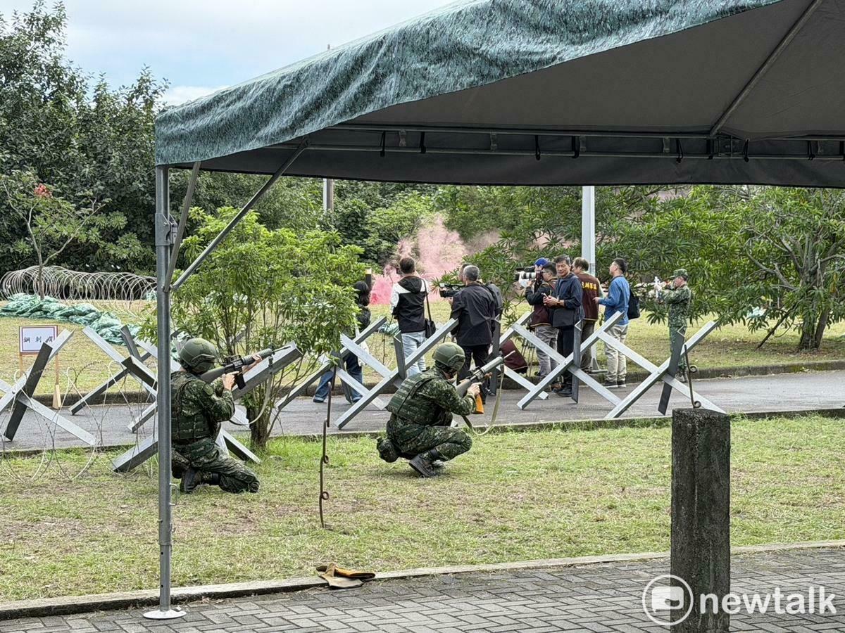  賴清德視導宜蘭縣後備旅步三營教育召集訓練，召員實施小部隊戰鬥訓練。 圖：高逸帆／攝 
