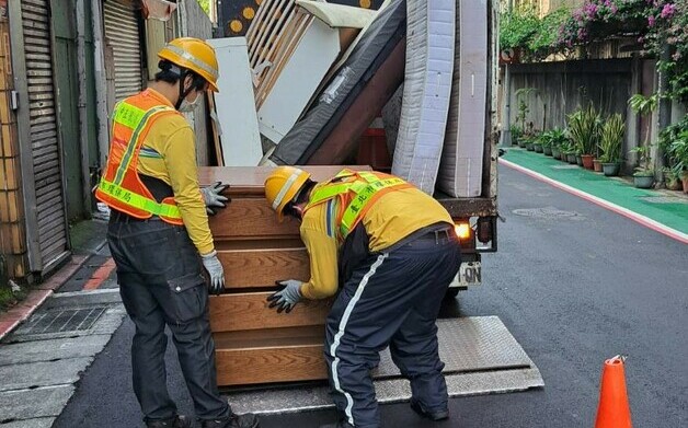 管仁健觀點》鄉民們請幫國民黨協尋「電鍋鬼阿嬤」