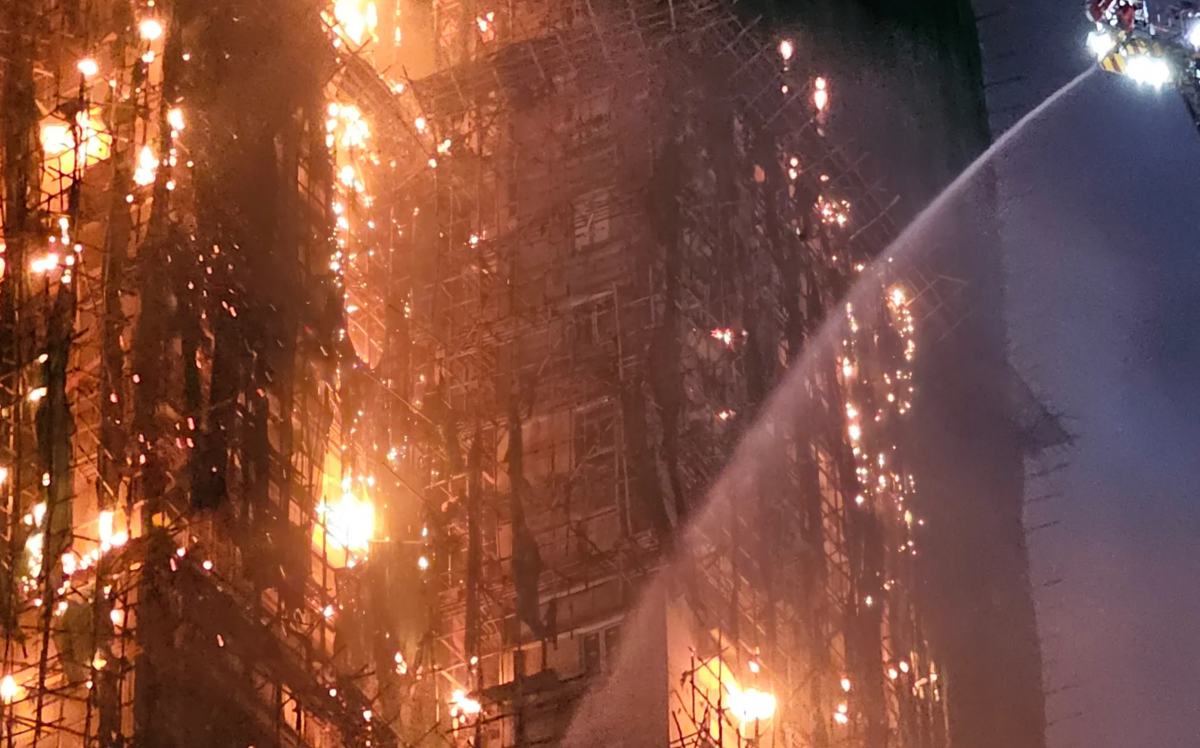 (影)香港大火非意外?宏福苑8棟樓警報集體失靈 疑「人為縱火」