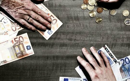 蔡筱穎觀點》法國「嬰兒潮一代」9兆歐元巨額遺產轉移引覬覦 開始有人「打主意」…