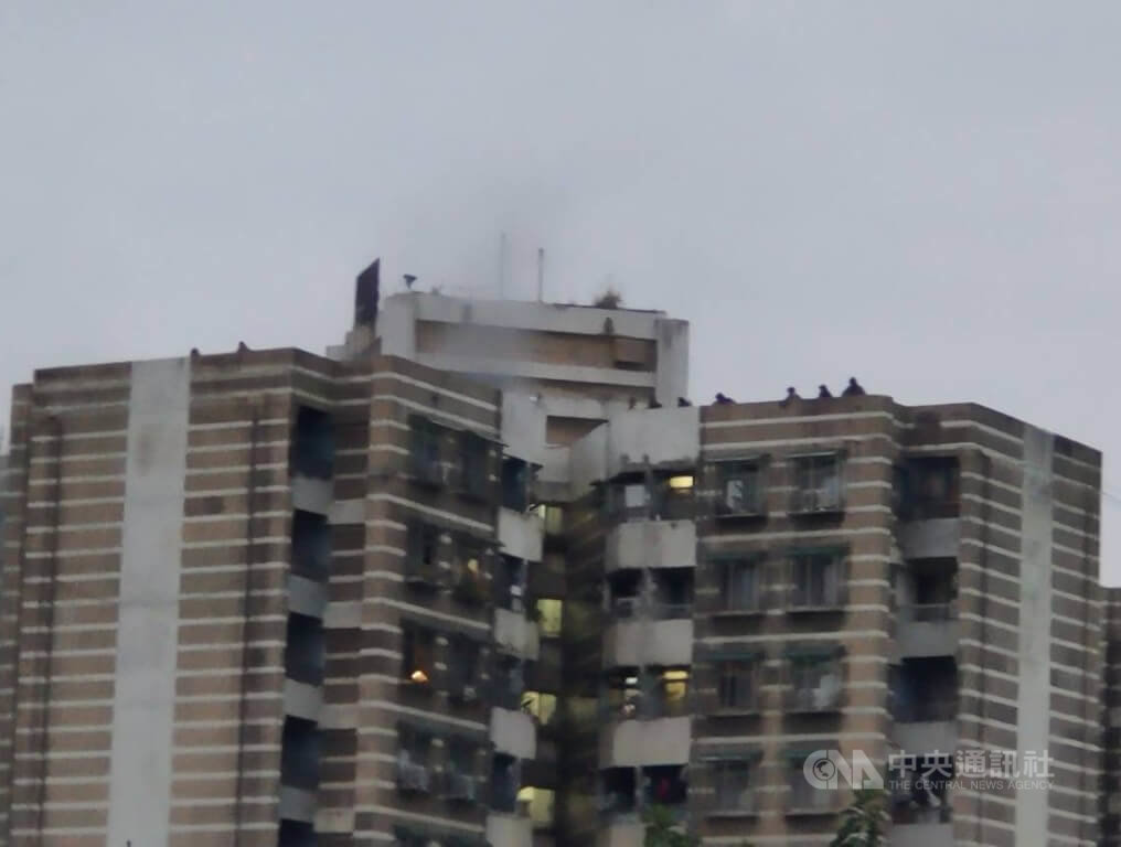 北市文山區住宅火警 救出2人、疏散13人