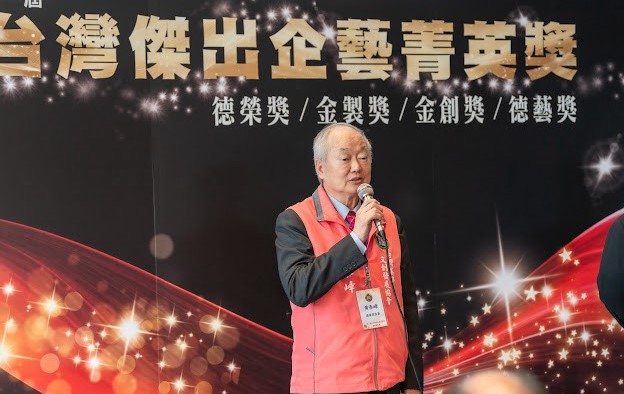 「德榮獎」主委黃泰嶂期許得獎者持續發揮「ESG」精神，行善積德，造福人群，貢獻社會。(圖：台灣美學文創發展協會/提供)