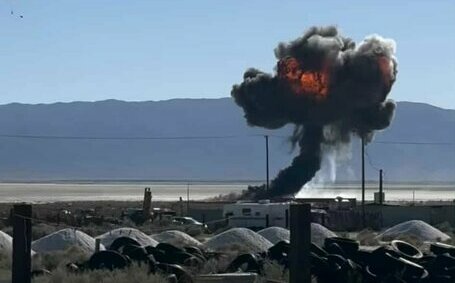 (影)美空軍「雷鳥」飛行表演隊折翅 F-16C戰機加州訓練中墜毀