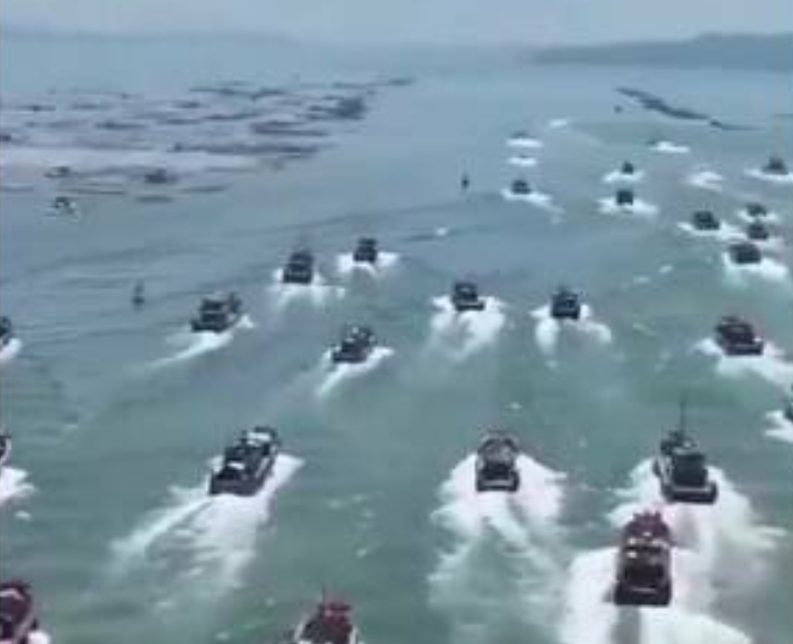  解放軍最近突然部署100多艘艦艇在台海周邊，疑似將有大動作，外界推測可能是聯合利劍-C軍演。 圖 : 翻攝自 X 
