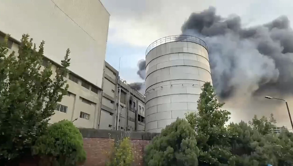 苗縣工廠拆設備引火警濃煙竄天　警消馳援無人傷