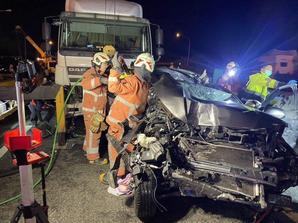 國3北上新竹路段連環車禍　5傷1命危送醫