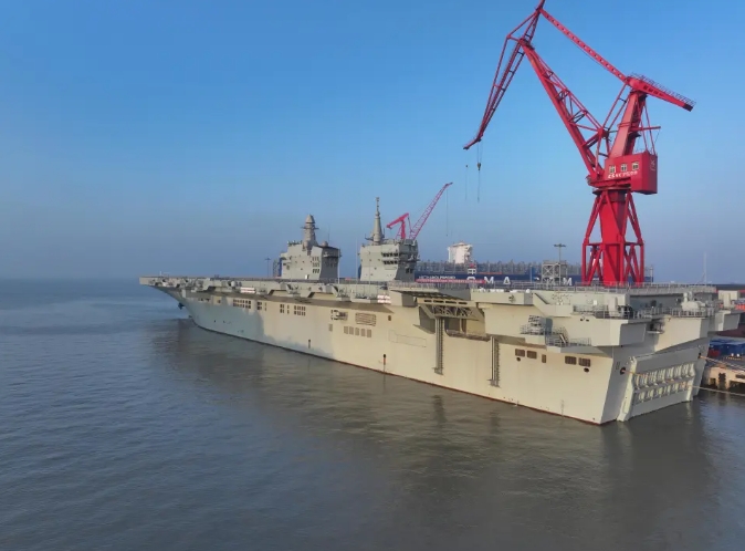 解放軍076型兩棲攻擊艦四川艦 圖 : 翻攝自環球譯視 