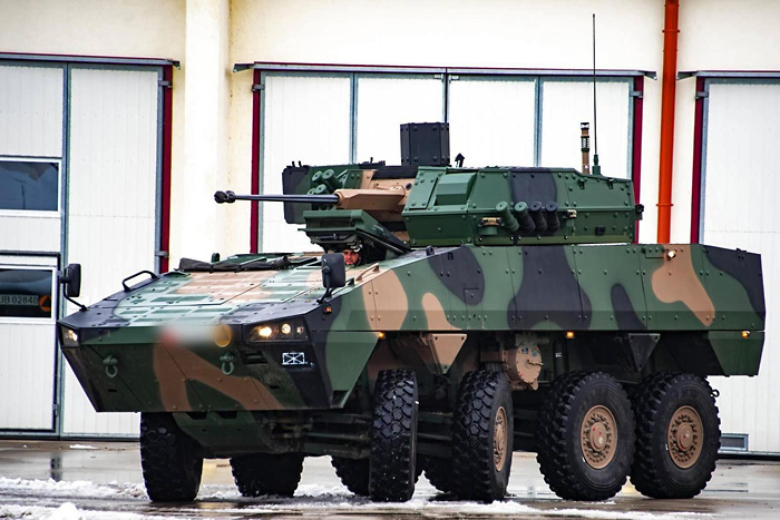 波蘭目前擁有逾 900 輛本地生產、搭載 ZSSW-30 砲塔的 「KTO狼獾」步兵戰車，部分分析認為斯特瑞克可滿足地面部隊需求，降低對新訂單依賴。 圖:翻攝自X帳號@DziennikZbrojny