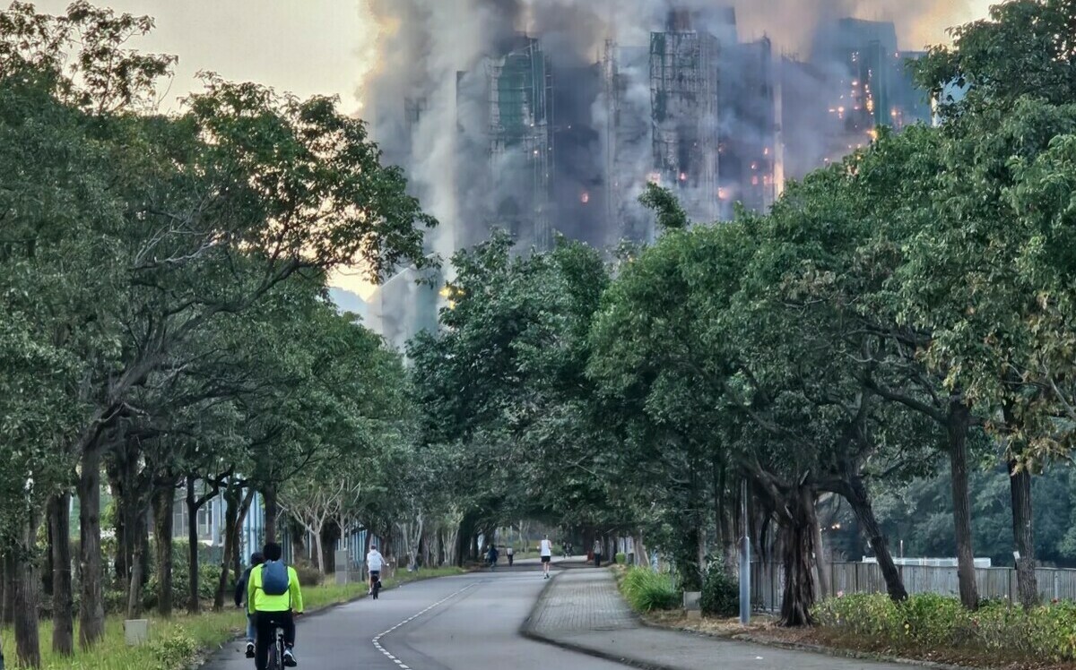 香港「宏福苑大火」實際死亡人數破千？網紅揭「超詳盡分析」疑預謀犯案