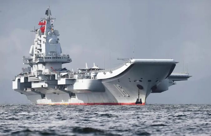  中國解放軍遼寧艦在戰機雷達鎖定衝突事件後，竟然還掉頭北上，直逼日本本土威脅。 圖 : 翻攝自環球譯視 