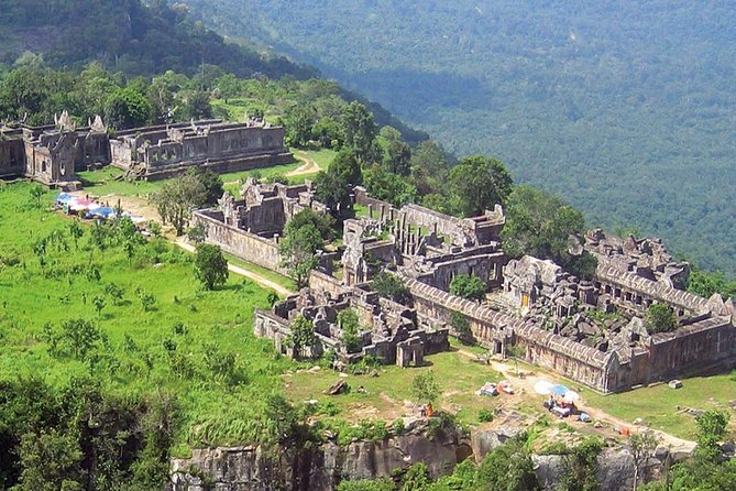  泰柬邊境衝突，「柏威夏寺（Preah Vihear Temple）也遭戰火波及。 圖：翻攝「X」@CuriousRJ3 