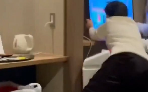 日本青森7.5強震狂搖 台灣旅客「衝扶電視」日網友眼眶濕：太貼心