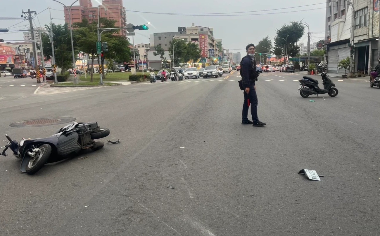 高雄機車闖紅燈釀車禍!肇事騎士竟是11歲小學生