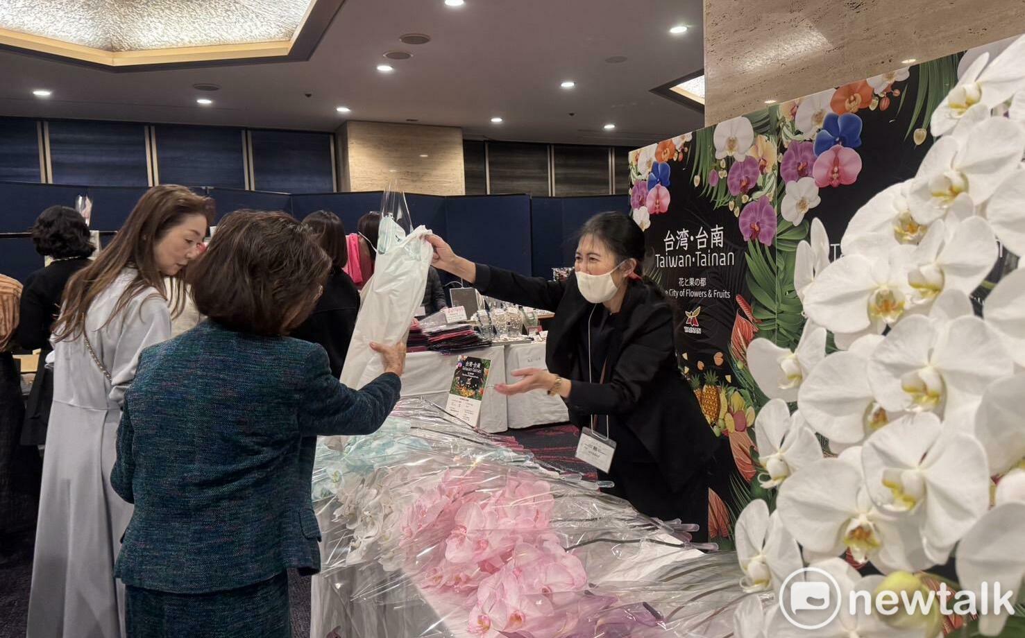 台南花果參展東京國際花道博覽會 蘭花火鶴優雅登上日本王妃午宴餐桌