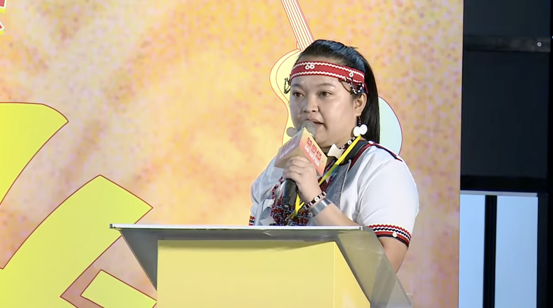  來自蘭嶼朗島村的鍾美雯（si Mamalit），前往加拿大湯普森河大學進行為期兩個月的交流。 圖：翻攝自共訊 