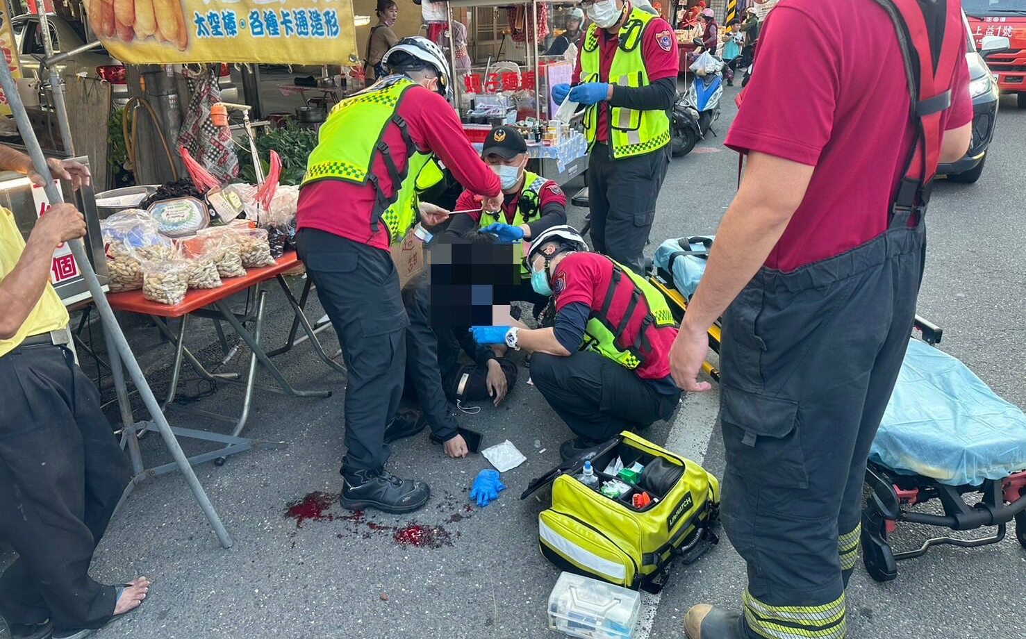 驚悚!屏東男突遭寵物蟒蛇「鎖喉纏脖」 跌倒濺血送醫