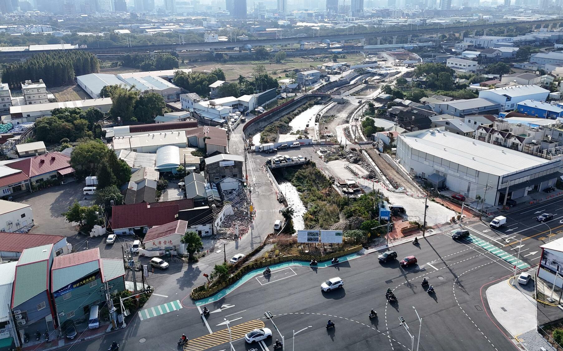 市政路進度落後30%急換廠商 江肇國批建設局長 竟敢說通車目標不變?