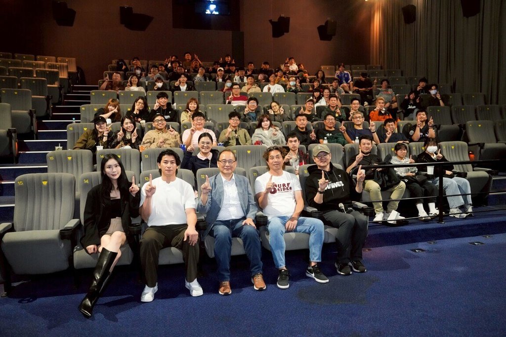 陳傑憲看「冠軍之路」 感謝紀錄棒球人的故事