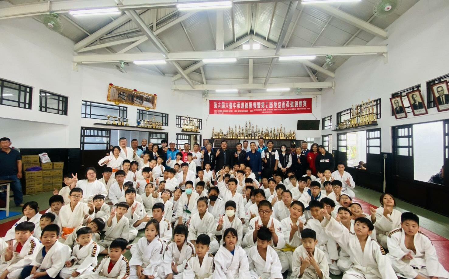 台中柔道賽近300名選手參賽破歷屆紀錄 4歲小將萌勇登場