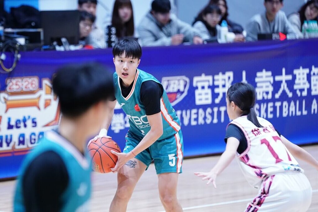 邱群琋飆分秀後稍冷靜 UBA中信狂勝輔大60分