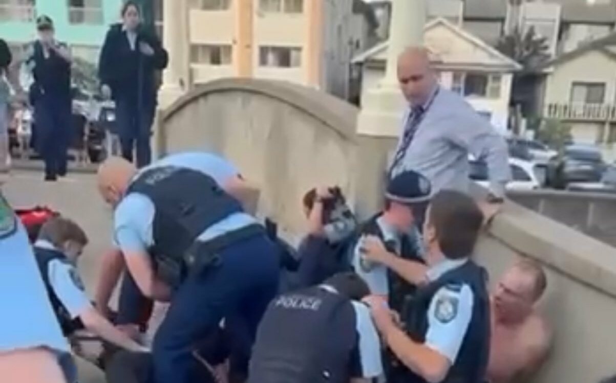 (影)他身中2槍空手奪槍制伏嫌犯! 雪梨海灘節恐攻 「邦代英雄」受讚揚