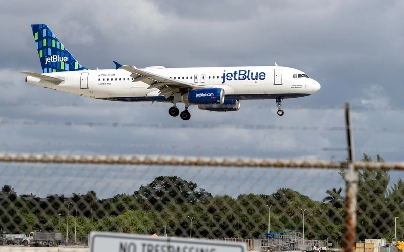 (影) 美軍機未開應答器險撞機! 闖委國附近民航線 僅隔2英里與客機擦肩而過