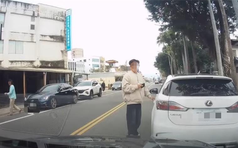 宜蘭男違停囂張嗆聲!網怒噴:不要臉 警1原因未開罰