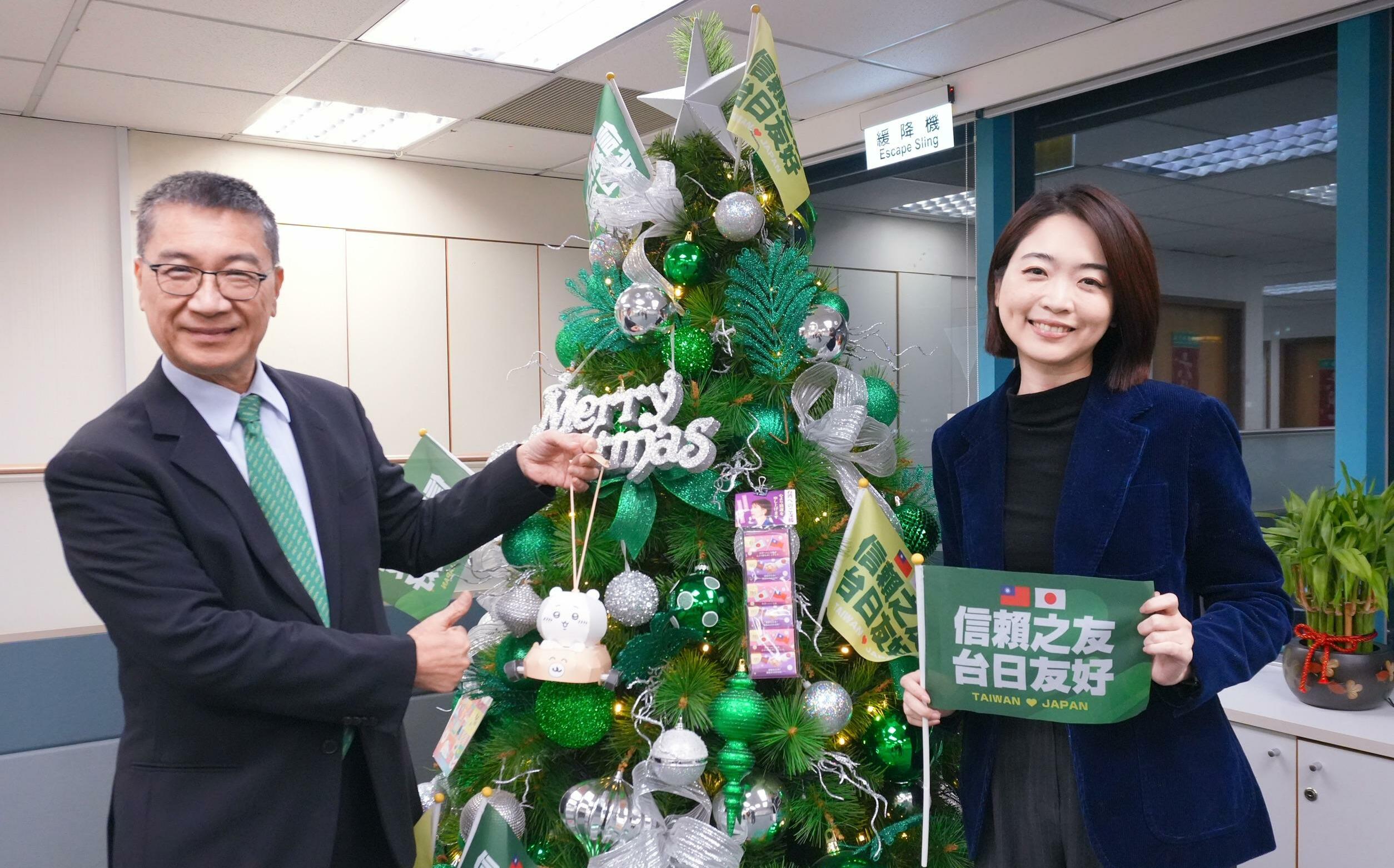 獨家》聖誕節也要挺日本!民進黨佈置「台日友好」聖誕樹 「綠色會贏」意義曝光
