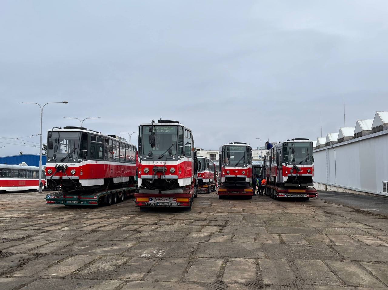  包括捷克在內的國家已向哈爾科夫捐贈 11 輛電車與無軌電車。 圖：翻攝自Ｘ／@BohuslavskaKate 