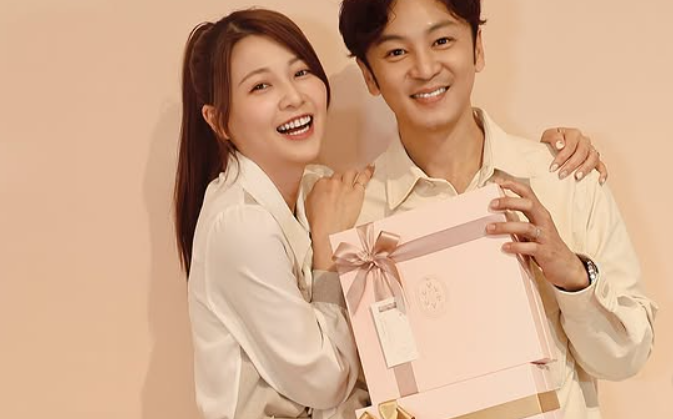 謝京穎嫁書偉2年「宣布懷雙胞胎」!曬超音波照甜喊:最甜蜜的聖誕禮物