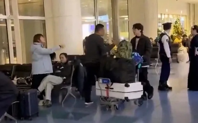 中國女在日本機場飆罵台灣遊客!矢板明夫:中共鼓動仇外必然結果