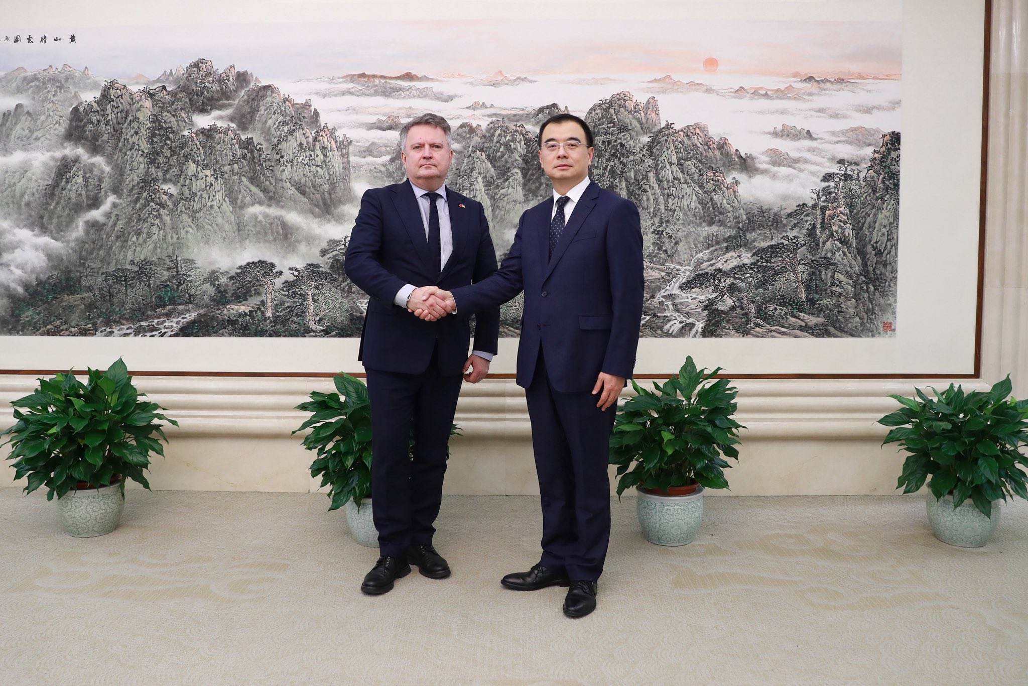 烏克蘭外交部第一副部長基斯利察（Sergiy Kyslytsya）昨（18）日在北京與中國外交部部長助理劉彬舉行政治磋商。 圖：翻攝自Ｘ帳號@SergiyKyslytsya