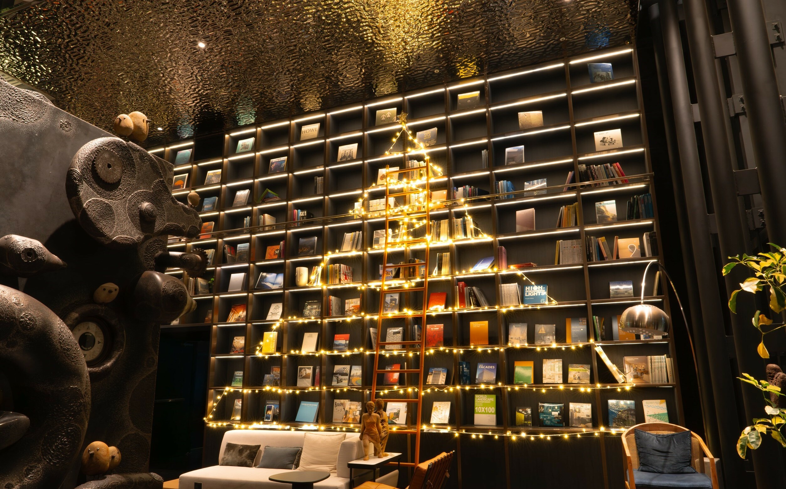 高雄五星級承億酒店獨「樹」一幟 「聖誕書」主題裝置藝術詮釋文創美學