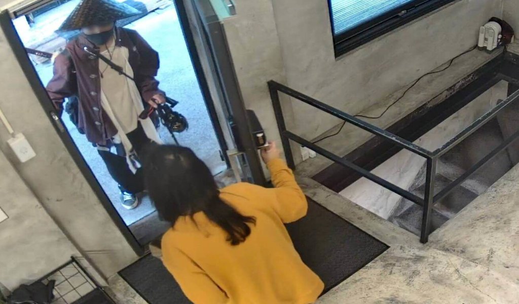 環島男疑背武士刀經九份引關注 雖未開鋒仍將送辦