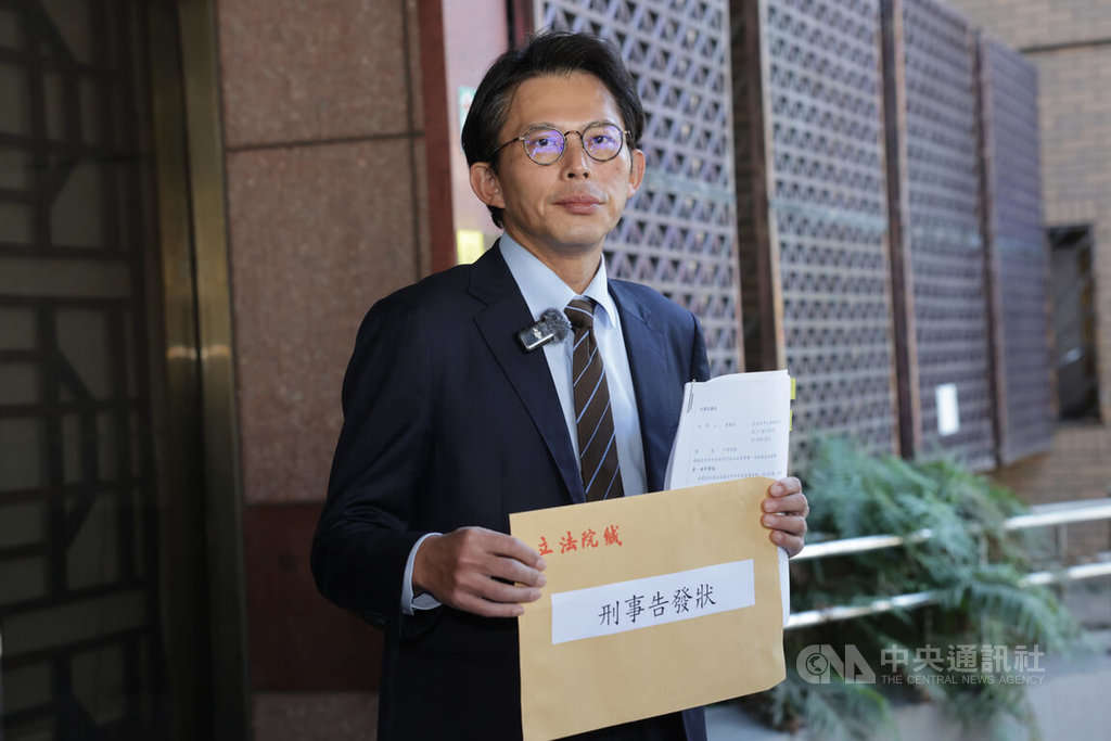 指府院高層關說大法官 黃國昌控妨害司法公正罪