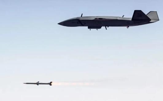 澳「幽靈蝙蝠」成功射AIM-120空空導彈! 專家 : 開啟無人僚機協同作戰新時代