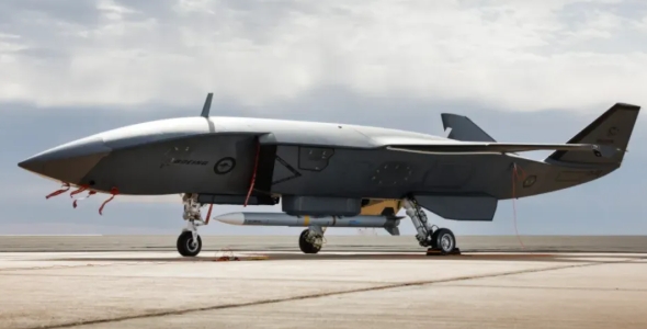  澳洲的MQ－２８Ａ無人僚機(CCA) 掛載 AIM-120 空空導彈。圖 : 翻攝自看航空 